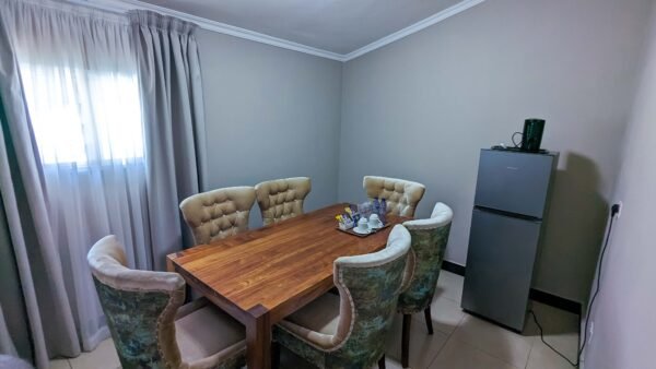 Deluxe Suite - Image 12