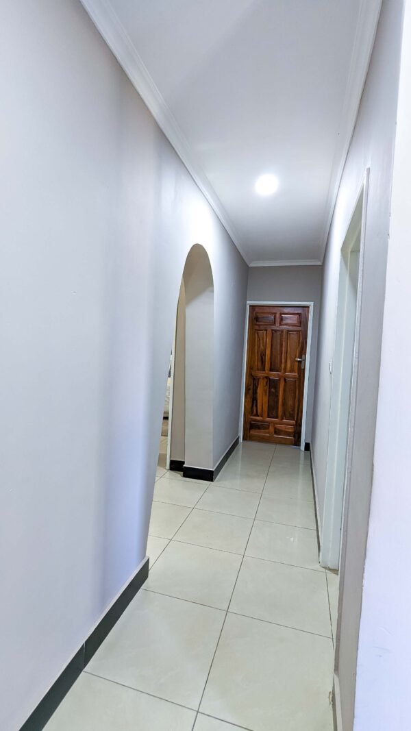 Deluxe Suite - Image 14