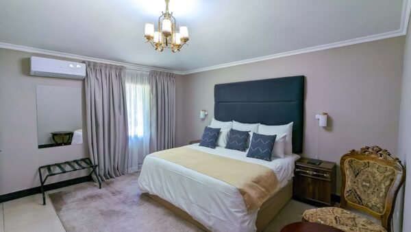 Deluxe Suite - Image 15