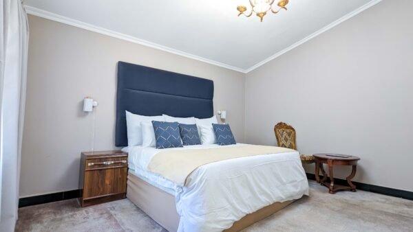 Deluxe Suite - Image 16