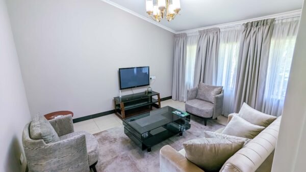 Deluxe Suite - Image 4