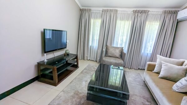 Deluxe Suite - Image 5