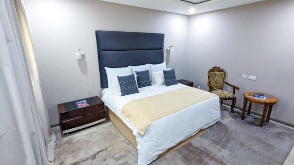 Luxury Suite - Image 3