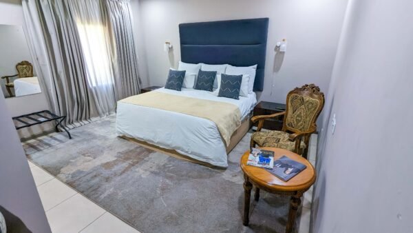Luxury Suite - Image 5