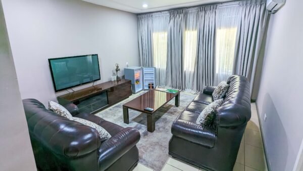 Luxury Suite - Image 6