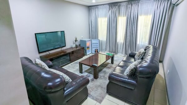 Luxury Suite - Image 7