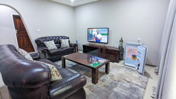 Luxury Suite - Image 10