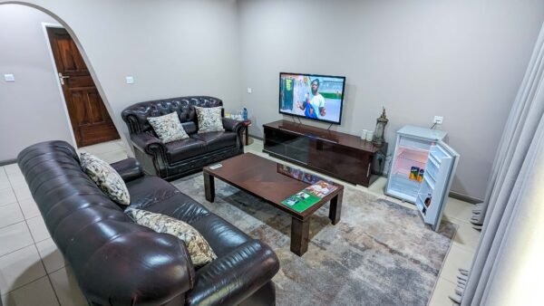 Luxury Suite - Image 11