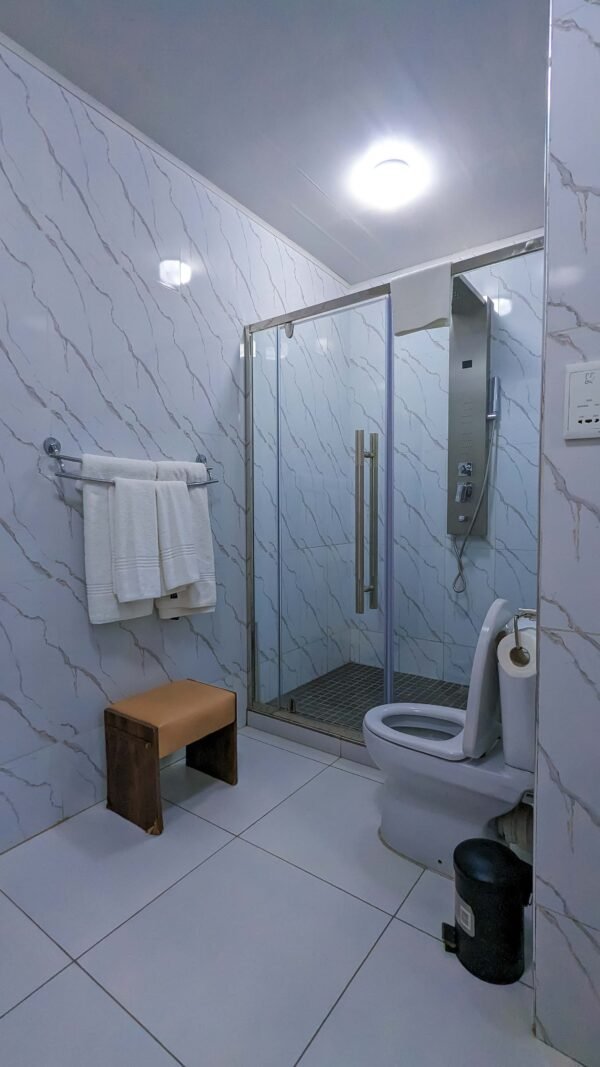 Luxury Suite - Image 15