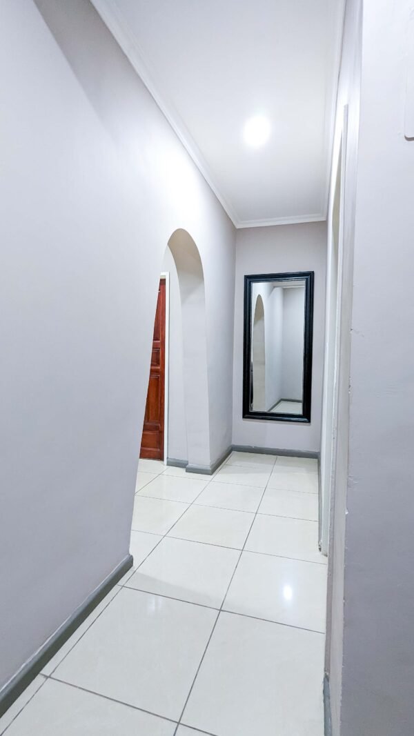 Luxury Suite - Image 17