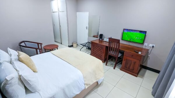 Double Room - Image 9