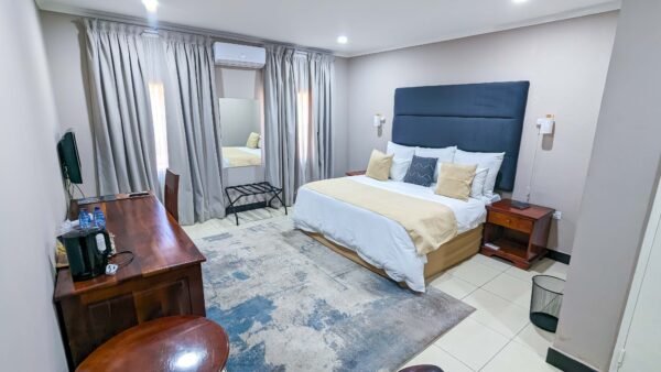 Executive Room - Image 4