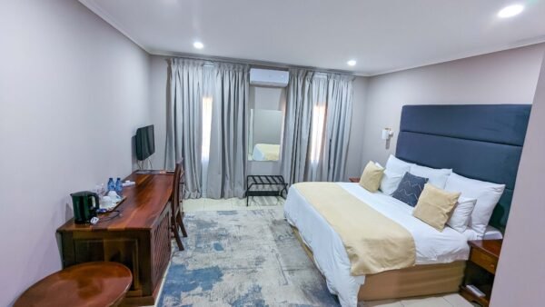 Executive Room - Image 6