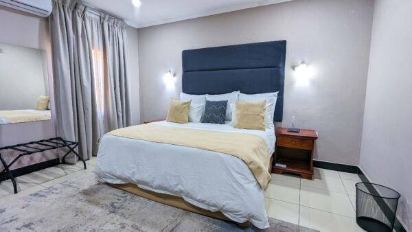 Executive Room - Image 14